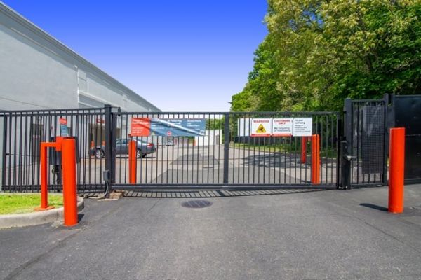 Public Storage - Farmingville - 951 HorseBlock Road - 951 HorseBlock Road