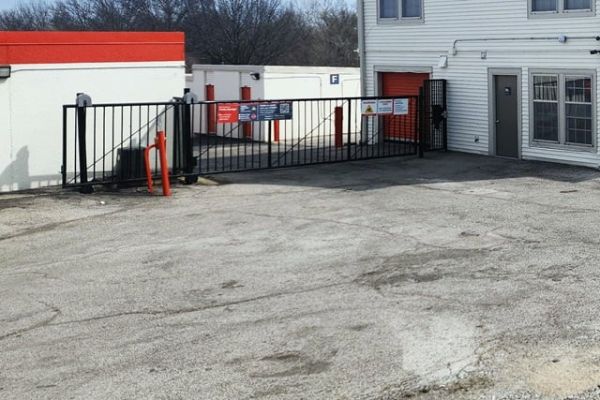 Public Storage - Kansas City - 9527 James A Reed Road - 9527 James A Reed Road