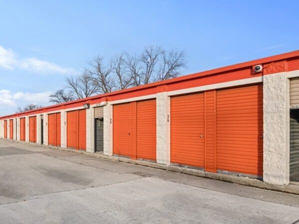 Public Storage - Burbank - 6990 W 79th Street - 6990 W 79th Street