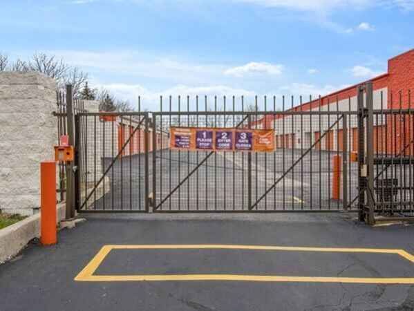 Public Storage - Burr Ridge - 341 S Frontage Road - 341 S Frontage Road