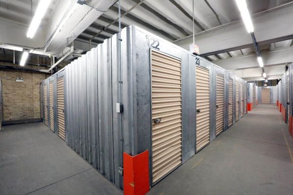 Public Storage - Chicago - 1512 West Jarvis Ave - 1512 West Jarvis Ave
