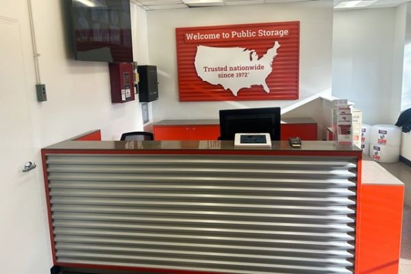 Public Storage - Chicago - 1512 West Jarvis Ave - 1512 West Jarvis Ave