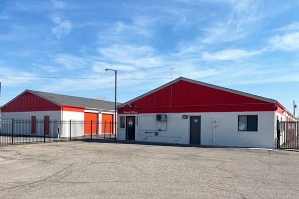 Public Storage - Wichita - 6805 E Harry Street - 6805 E Harry Street