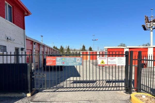 Public Storage - St Louis - 4653 World Parkway Circle - 4653 World Parkway Circle