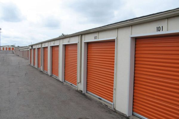Public Storage - Wichita - 1930 S Woodlawn Street - 1930 S Woodlawn Street