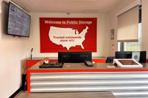 Public Storage - Wichita - 1930 S Woodlawn Street - 1930 S Woodlawn Street