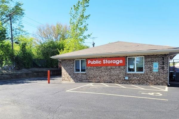 Public Storage - Schaumburg - 130 Hillcrest Blvd - 130 Hillcrest Blvd