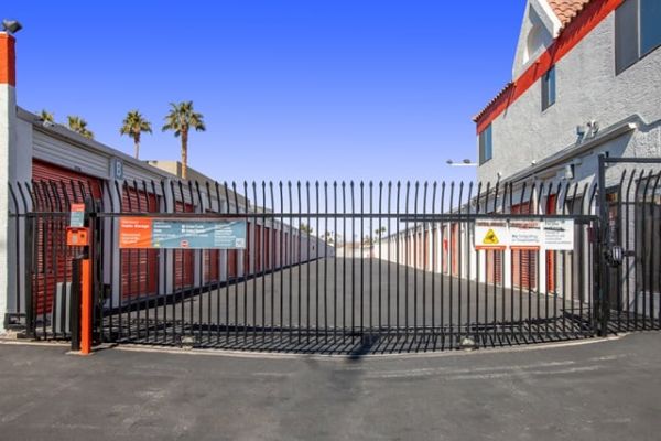 Public Storage - Las Vegas - 2830 E Desert Inn - 2830 E Desert Inn