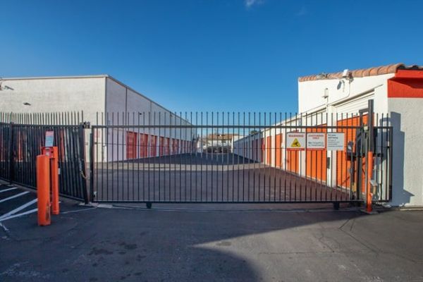 Public Storage - Las Vegas - 1400 E Tropicana Ave - 1400 E Tropicana Ave