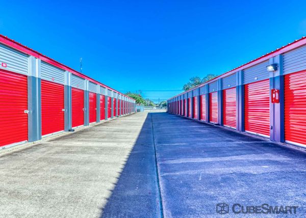 CubeSmart Self Storage - Victoria - 3803 Navarro St