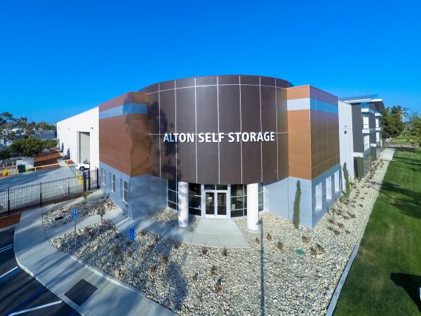 Alton Self Storage - 2215 Alton Parkway