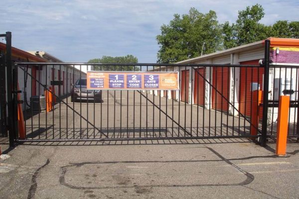 Public Storage - Fraser - 31505 Groesbeck Hwy - 31505 Groesbeck Hwy