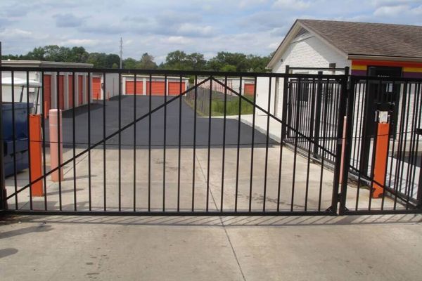 Public Storage - Farmington - 34050 W 9 Mile Road - 34050 W 9 Mile Road