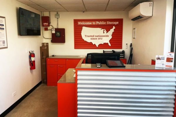 Public Storage - Geneva - 1040 E State Street - 1040 E State Street