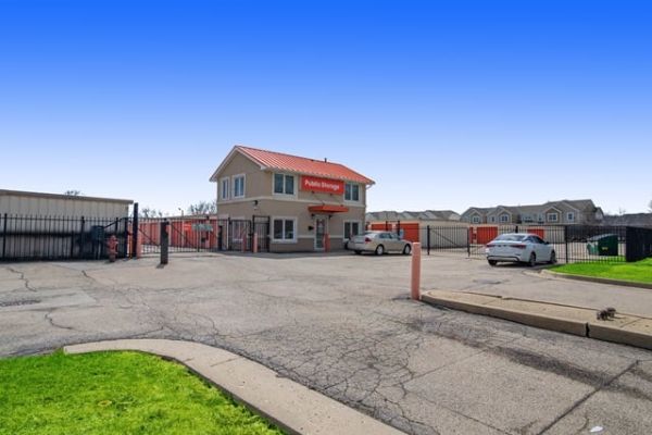 Public Storage - Palatine - 143 E Lake Cook Road - 143 E Lake Cook Road