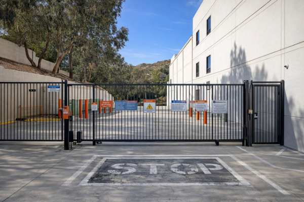 Public Storage - Sunland - 10400 Sunland Blvd - 10400 Sunland Blvd