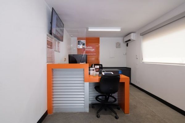 Public Storage - Los Angeles - 649 S Boyle Ave - 649 S Boyle Ave