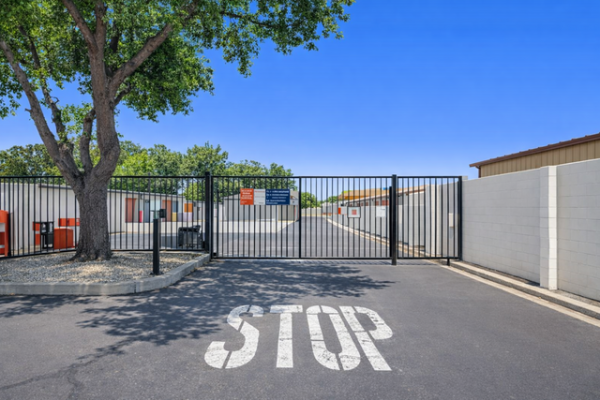 Public Storage - Tracy - 1615 W 11th Street - 1615 W 11th Street