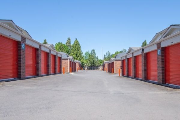 Public Storage - Tigard - 15700 SW Pacific Hwy - 15700 SW Pacific Hwy