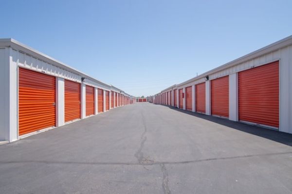 Public Storage - Tracy - 300 E Larch Road - 300 E Larch Road