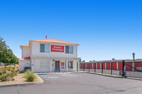Public Storage - Tracy - 300 E Larch Road - 300 E Larch Road