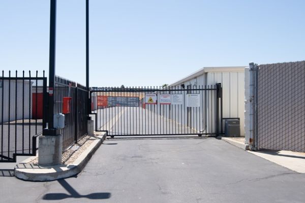 Public Storage - Tracy - 300 E Larch Road - 300 E Larch Road
