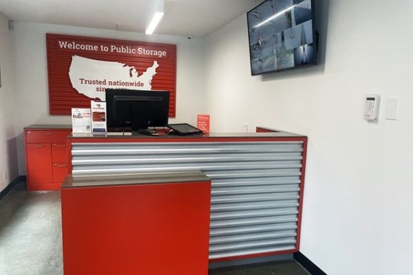 Public Storage - Lynnwood - 18926 Highway 99 - 18926 Highway 99