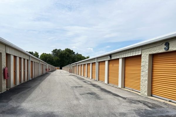Public Storage - Louisville - 7902 Beulah Church Rd - 7902 Beulah Church Rd