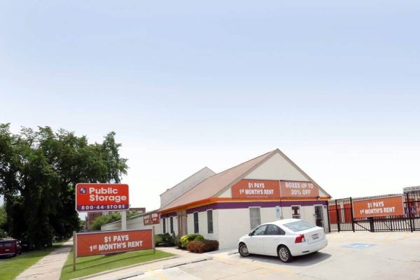 Public Storage - Chicago - 2222 North Natchez Ave - 2222 North Natchez Ave