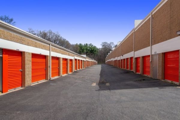 Public Storage - Burke - 5797 Burke Centre Parkway - 5797 Burke Centre Parkway
