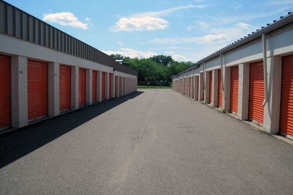Public Storage - Plymouth - 1015 Highway 169 N - 1015 Highway 169 N