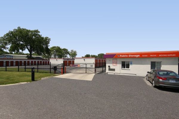 Public Storage - Lombard - 330 W North Ave - 330 W North Ave