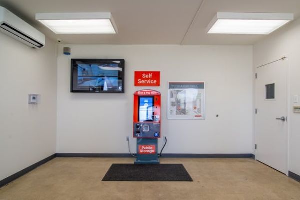 Public Storage - Arlington Heights - 1600 E Davis St - 1600 E Davis St