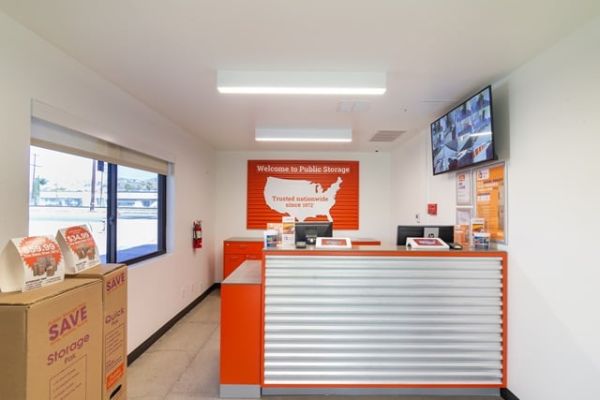 Public Storage - Burbank - 7521 N San Fernando Rd - 7521 N San Fernando Rd