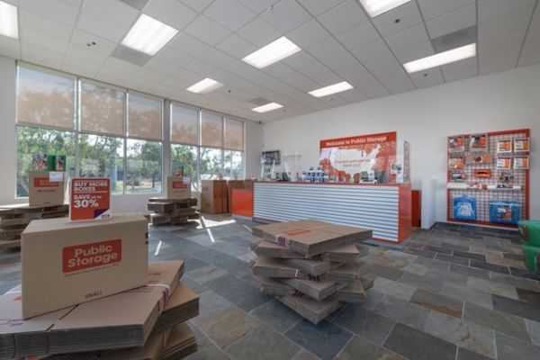 Public Storage - Valencia - 28111 Kelly Johnson Pkwy - 28111 Kelly Johnson Pkwy