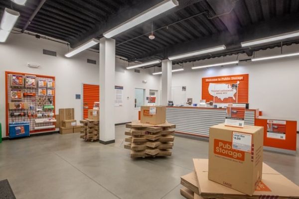Public Storage - Seattle - 9701 Aurora Ave N - 9701 Aurora Ave N