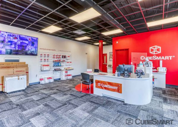 CubeSmart Self Storage - Indianapolis North Illinois Street - 2135 North Illinois Street