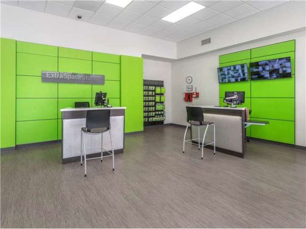 Extra Space Storage - 1647 - Woodlands - West Branch Crossing Drive - 12190 West Branch Crossing Drive