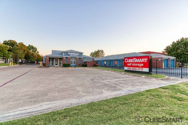 CubeSmart Self Storage - TX Dallas Forest Lane - 3334 Forest Lane