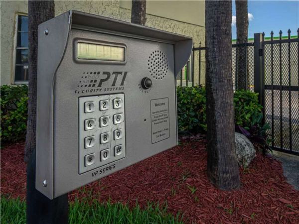 Extra Space Storage - 7197 - Fort Lauderdale - Sunrise Blvd - 3901 West Sunrise Boulevard