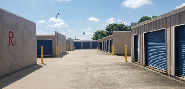 A Mini Storage of Texas - 2381 East Highway 71