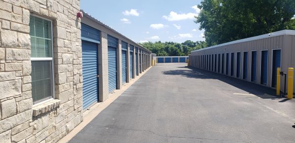 A Mini Storage of Texas - 2381 East Highway 71