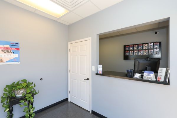 Econo Mini Storage - 1594 Coleman Dr