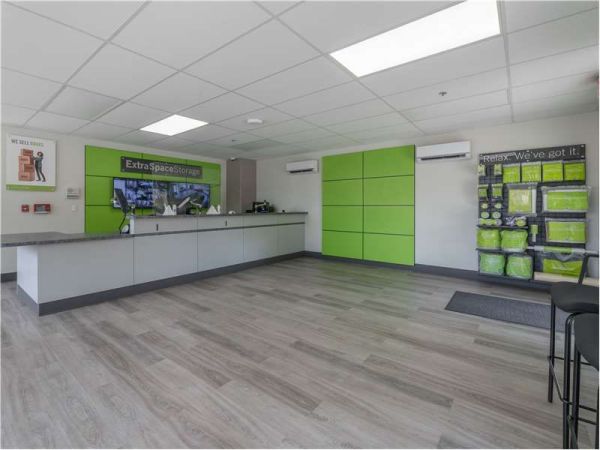 Extra Space Storage - 7372 - Tigard - Atlanta St - 7600 Southwest Atlanta Street