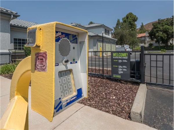 Extra Space Storage - 1008 - Thousand Oaks - N Duesenberg - 161 Duesenberg Drive
