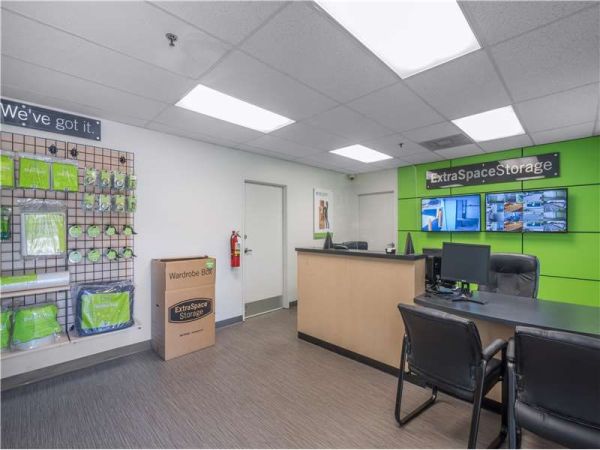 Extra Space Storage - 1008 - Thousand Oaks - N Duesenberg - 161 Duesenberg Drive
