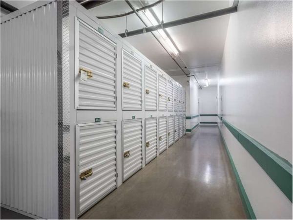Extra Space Storage - 1008 - Thousand Oaks - N Duesenberg - 161 Duesenberg Drive