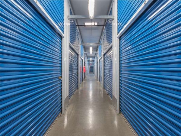 Extra Space Storage - 1008 - Thousand Oaks - N Duesenberg - 161 Duesenberg Drive