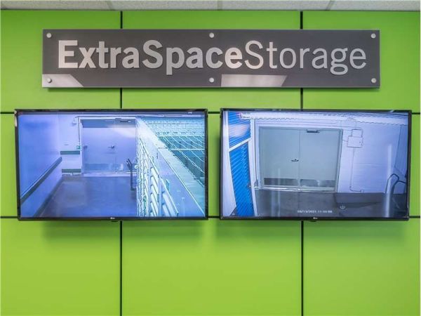 Extra Space Storage - 1008 - Thousand Oaks - N Duesenberg - 161 Duesenberg Drive