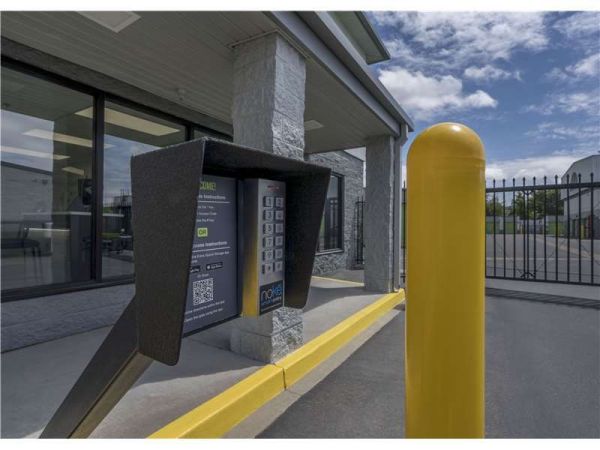 Extra Space Storage - 0689 - Santa Rosa - Hearn Ave - 496 Hearn Avenue